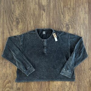 Victoria’s secret PINK charcoal gray vintage look  Long Sleeve cropped Shirt XL